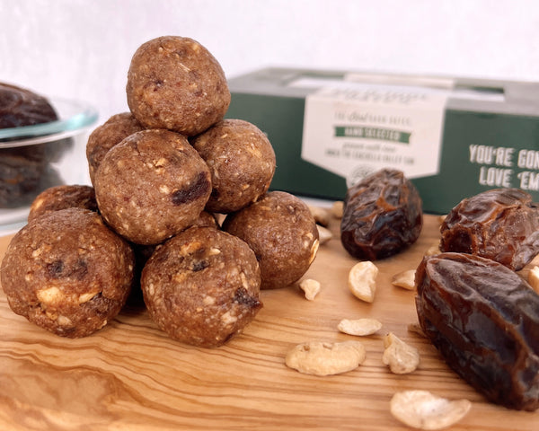 Cinnamon Roll Date Energy Bites
